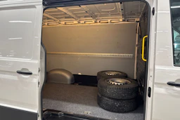 Valkoinen Volkswagen CRAFTER 2019 kuva 13.