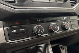 Valkoinen Volkswagen CRAFTER 2019 kuva 19.