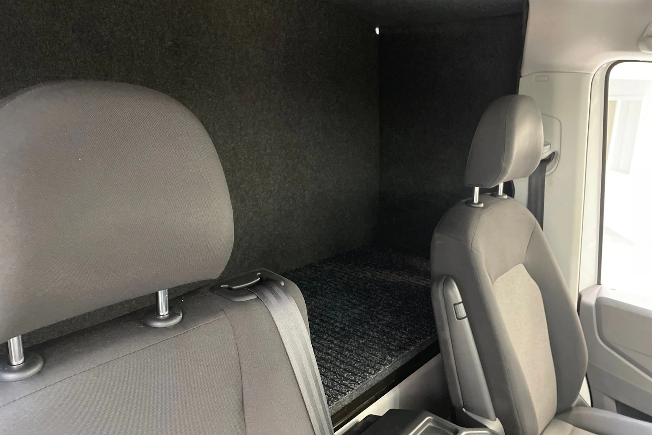 valkoinen Volkswagen Crafter 2019 kuva 13.