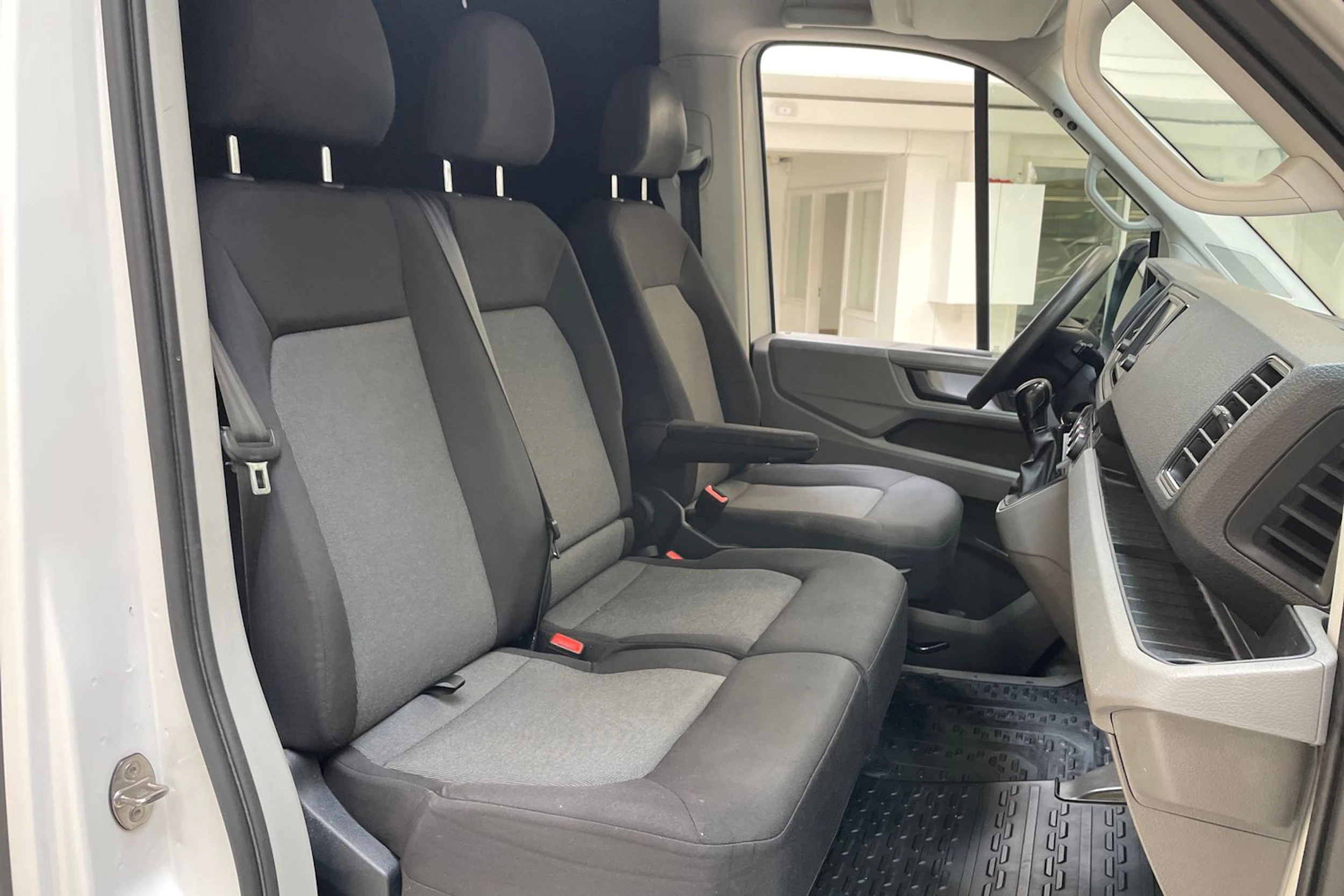 valkoinen Volkswagen Crafter 2019 kuva 15.