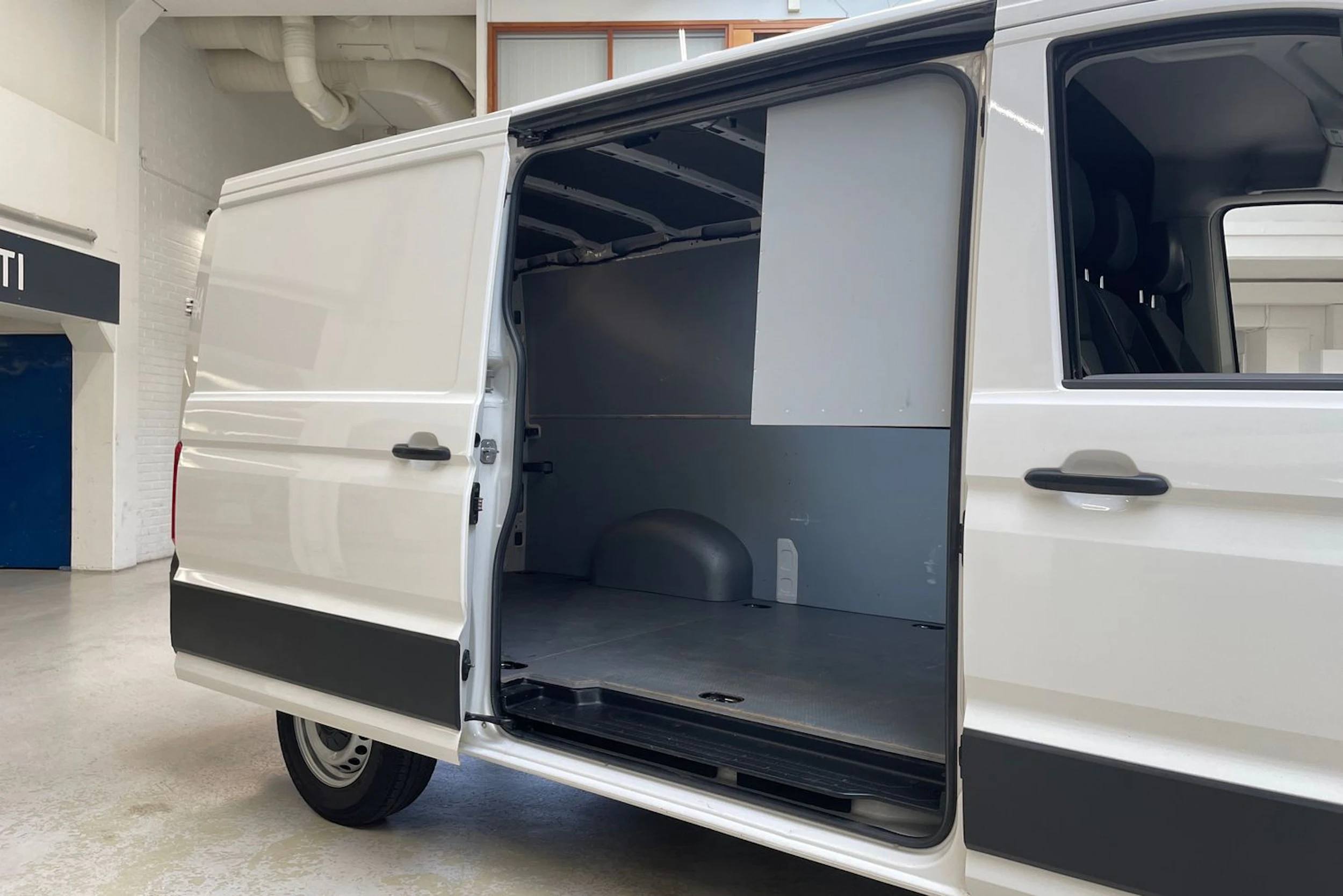 valkoinen Volkswagen Crafter 2019 kuva 18.