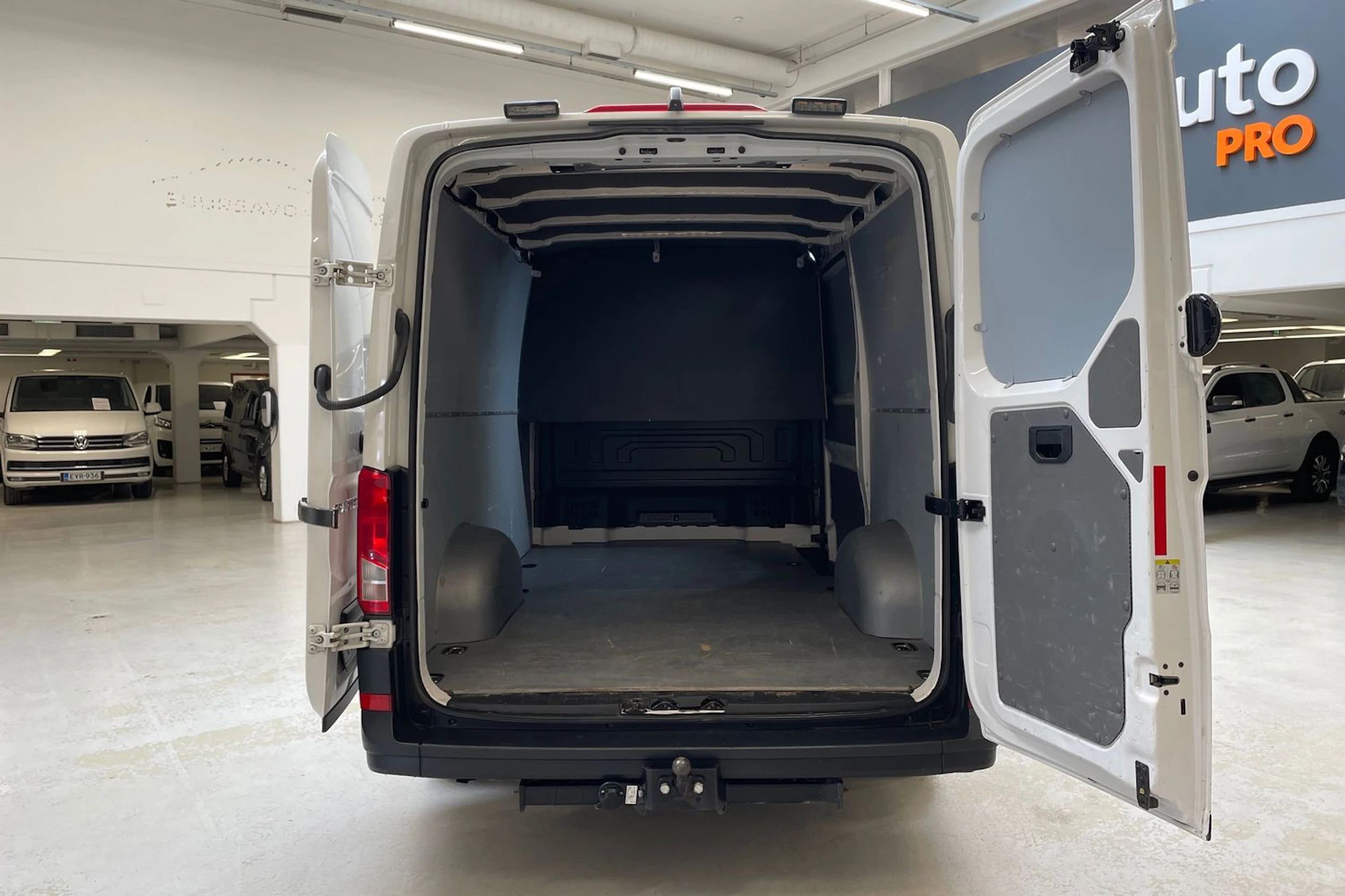 valkoinen Volkswagen Crafter 2019 kuva 20.