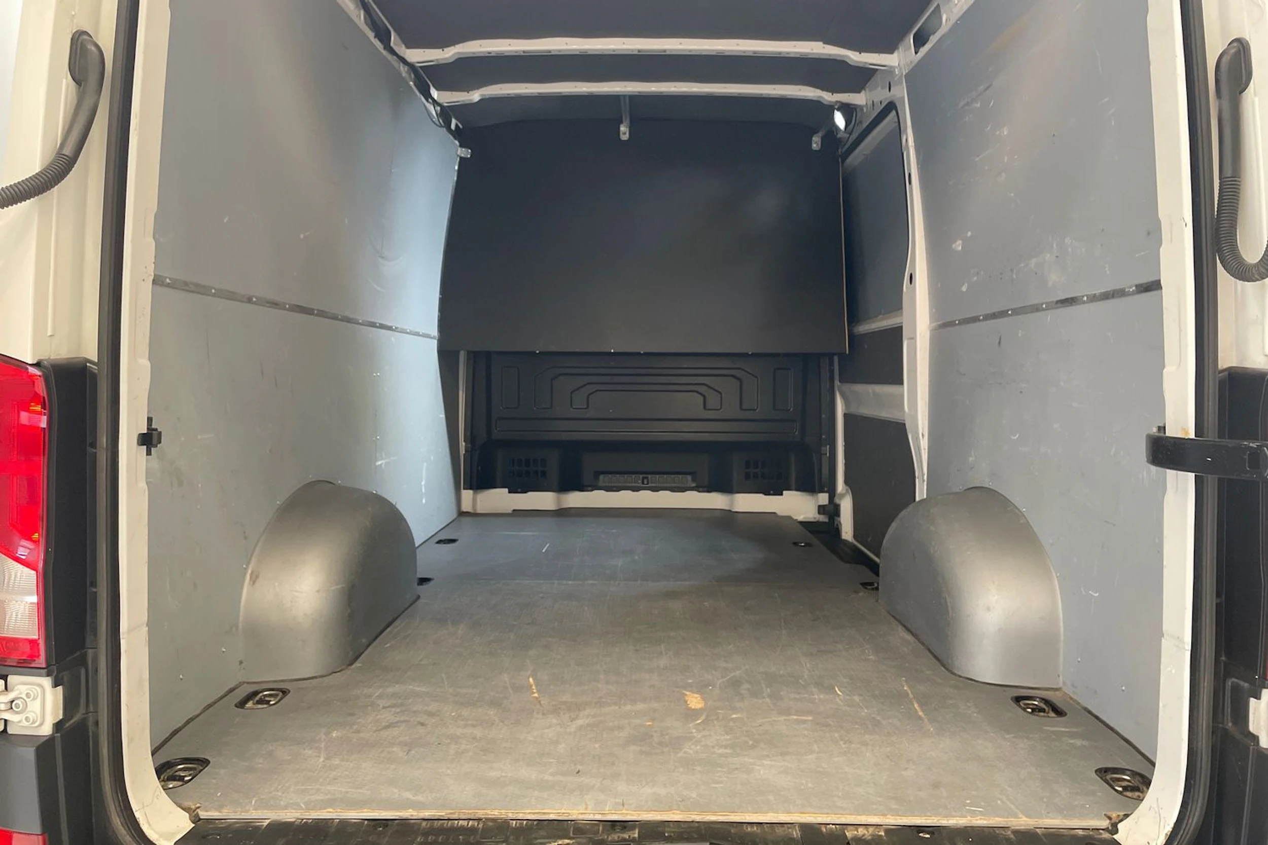 valkoinen Volkswagen Crafter 2019 kuva 22.