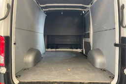 valkoinen Volkswagen Crafter 2019 kuva 22.