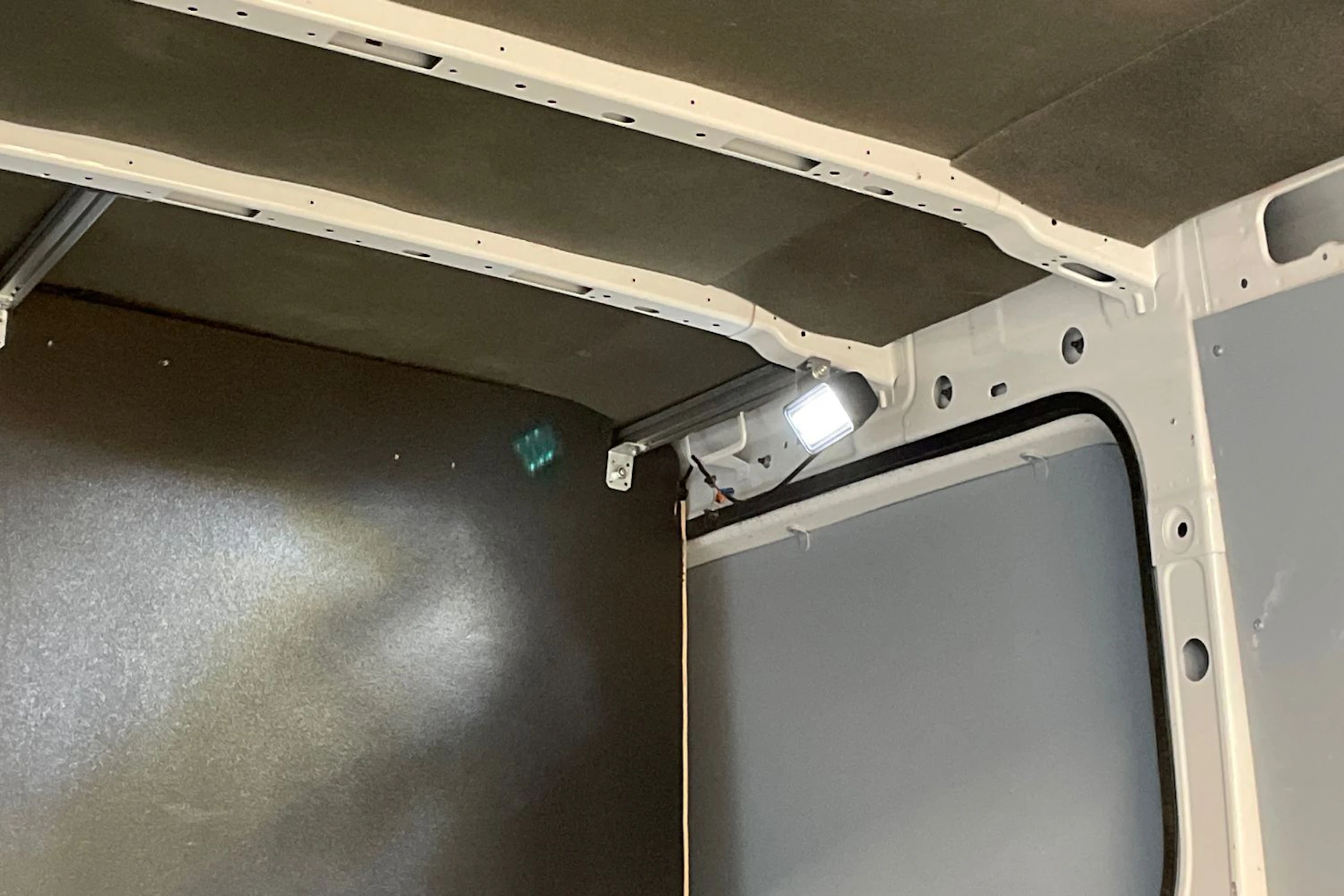 valkoinen Volkswagen Crafter 2019 kuva 23.