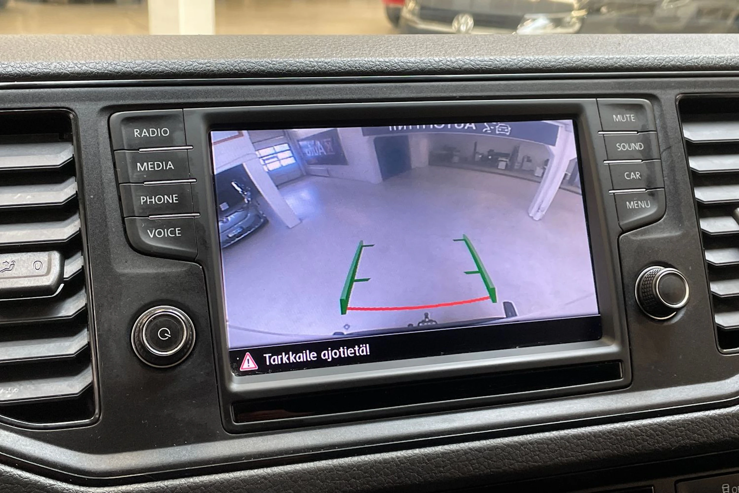 valkoinen Volkswagen Crafter 2019 kuva 28.
