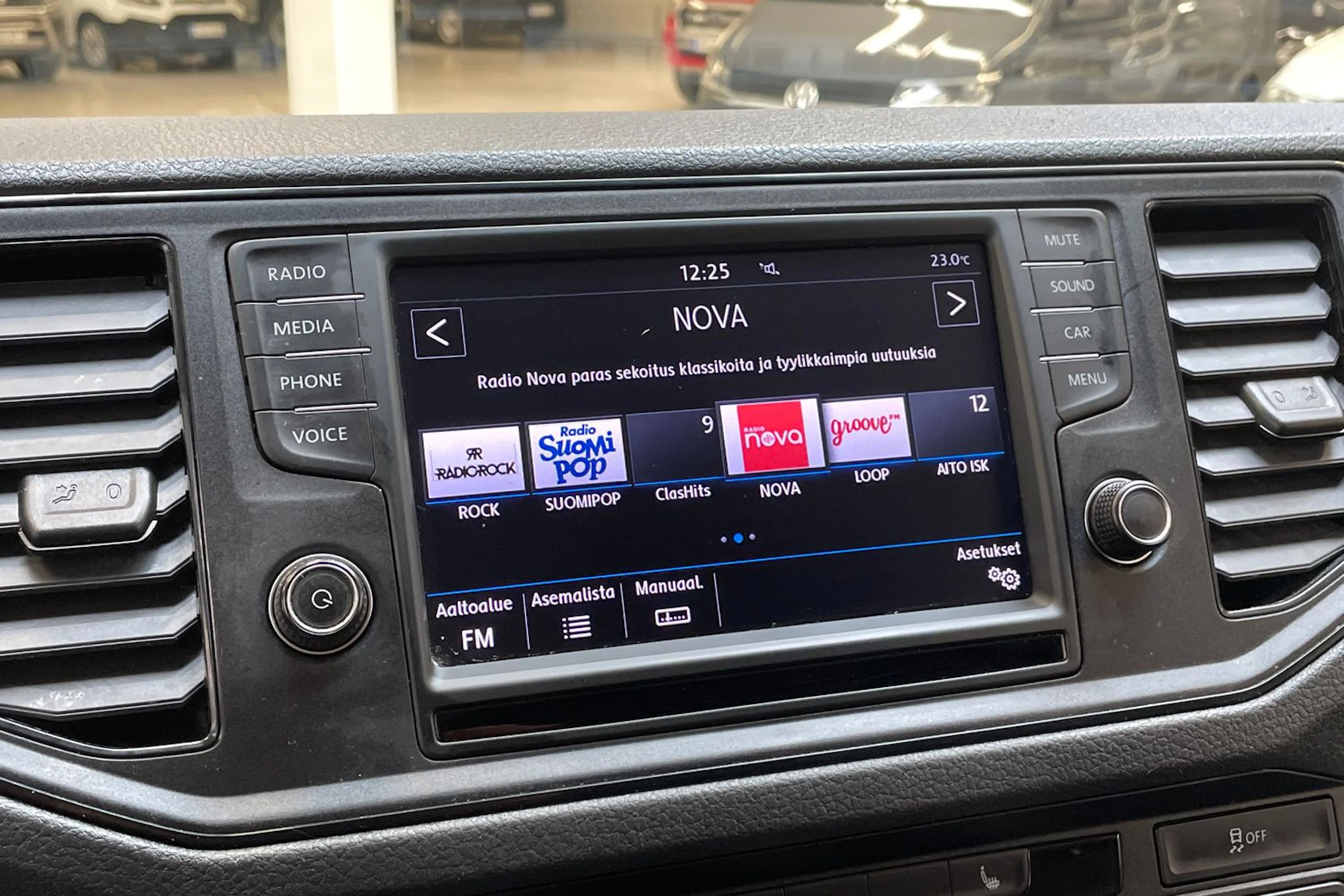 valkoinen Volkswagen Crafter 2019 kuva 30.