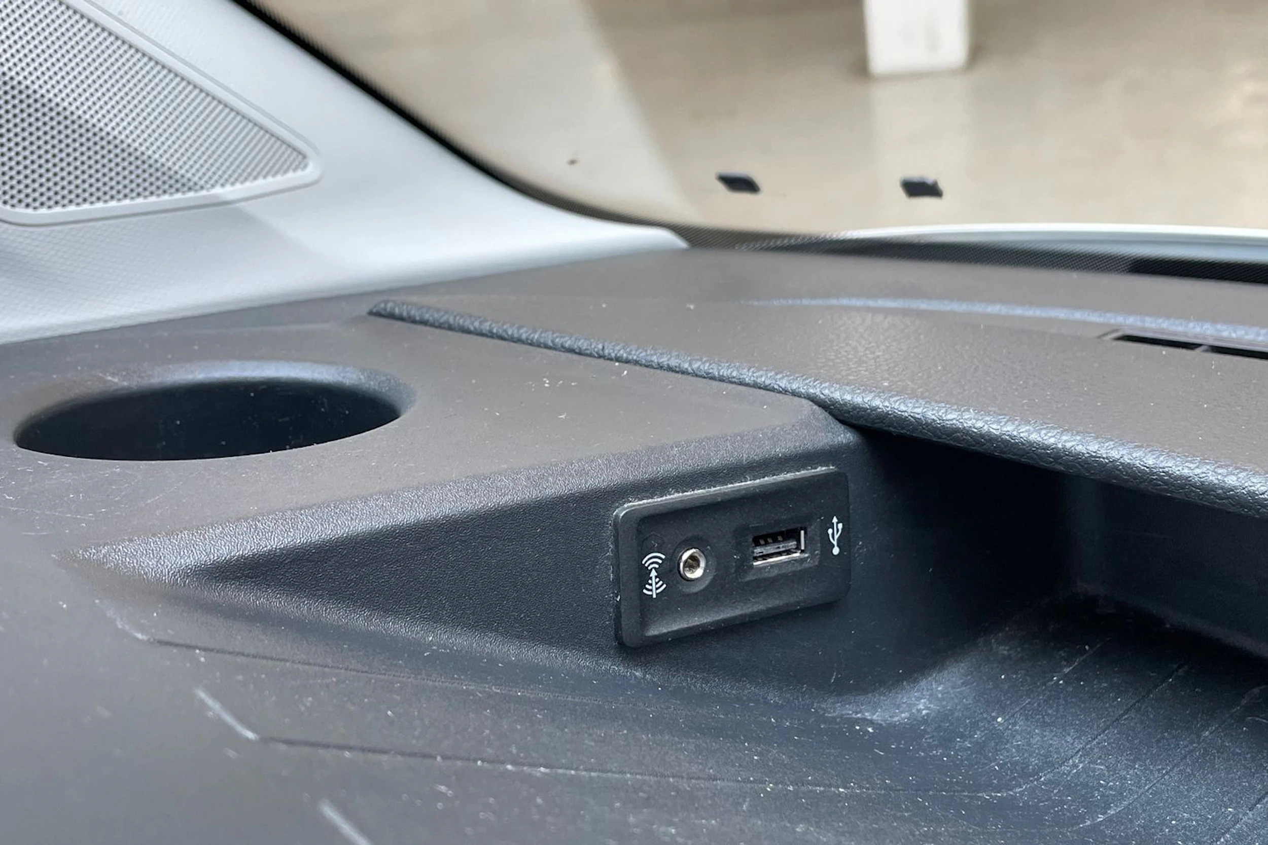 valkoinen Volkswagen Crafter 2019 kuva 34.