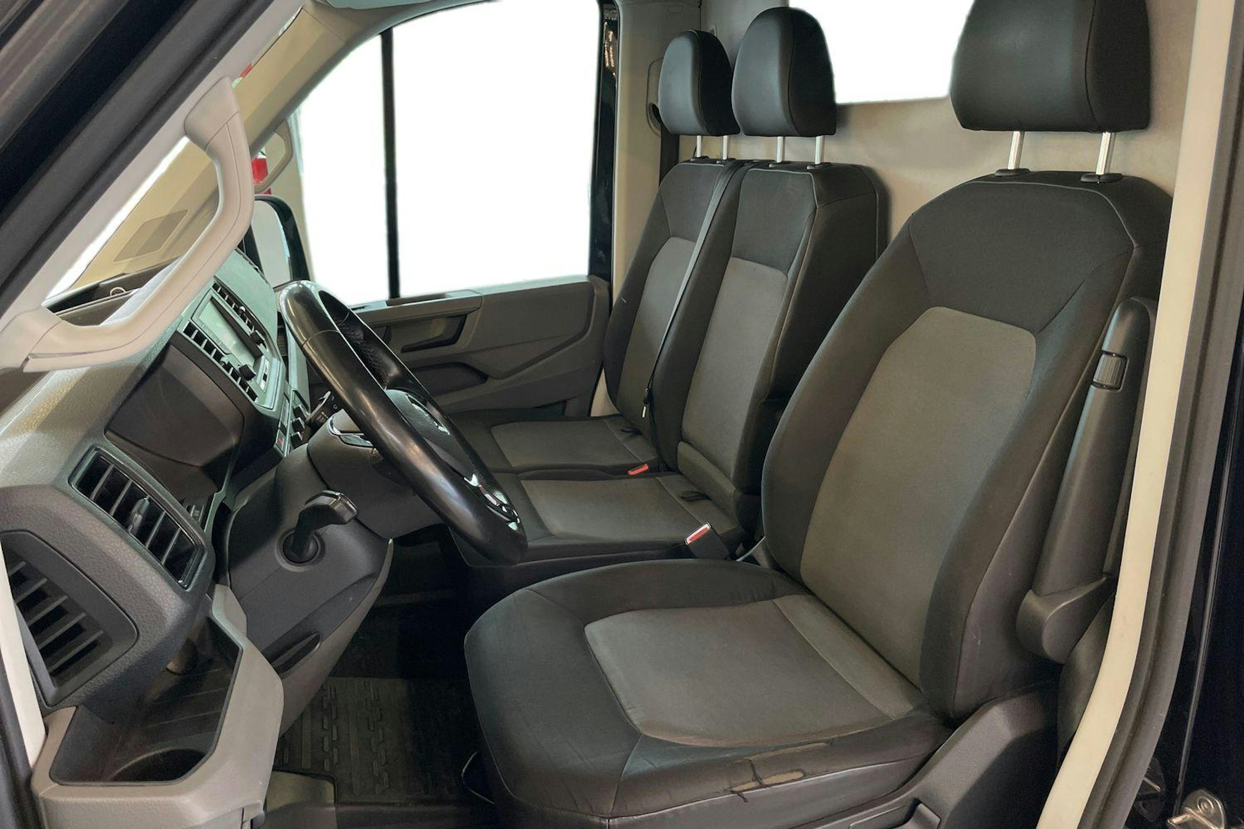 Musta Volkswagen CRAFTER 2019 kuva 10.
