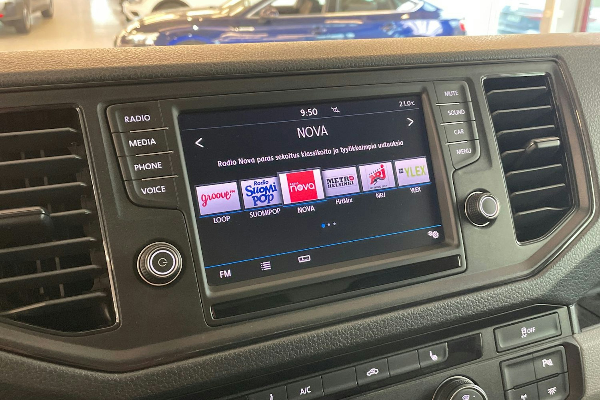 Musta Volkswagen CRAFTER 2019 kuva 16.