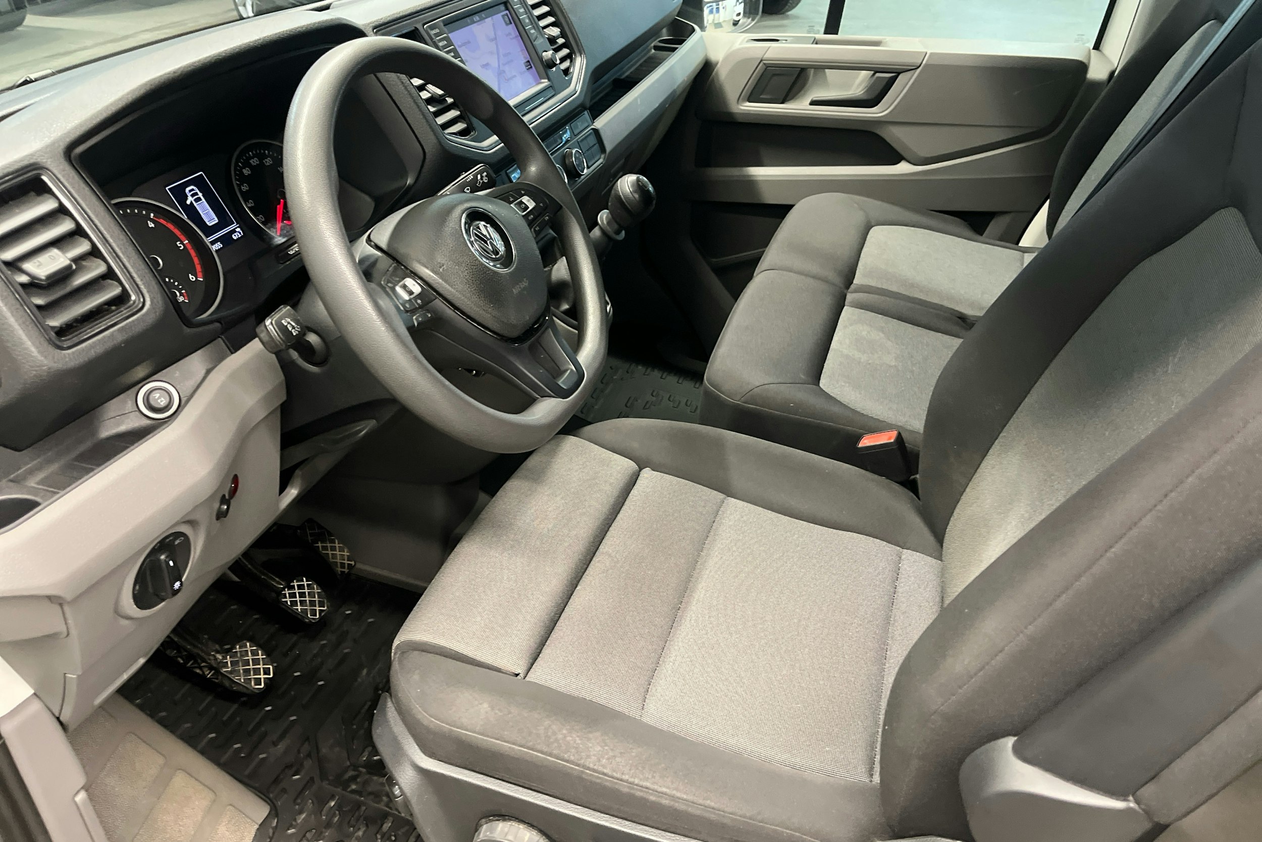 valkoinen Volkswagen Crafter 2019 kuva 6.