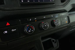 valkoinen Volkswagen Crafter 2019 kuva 15.