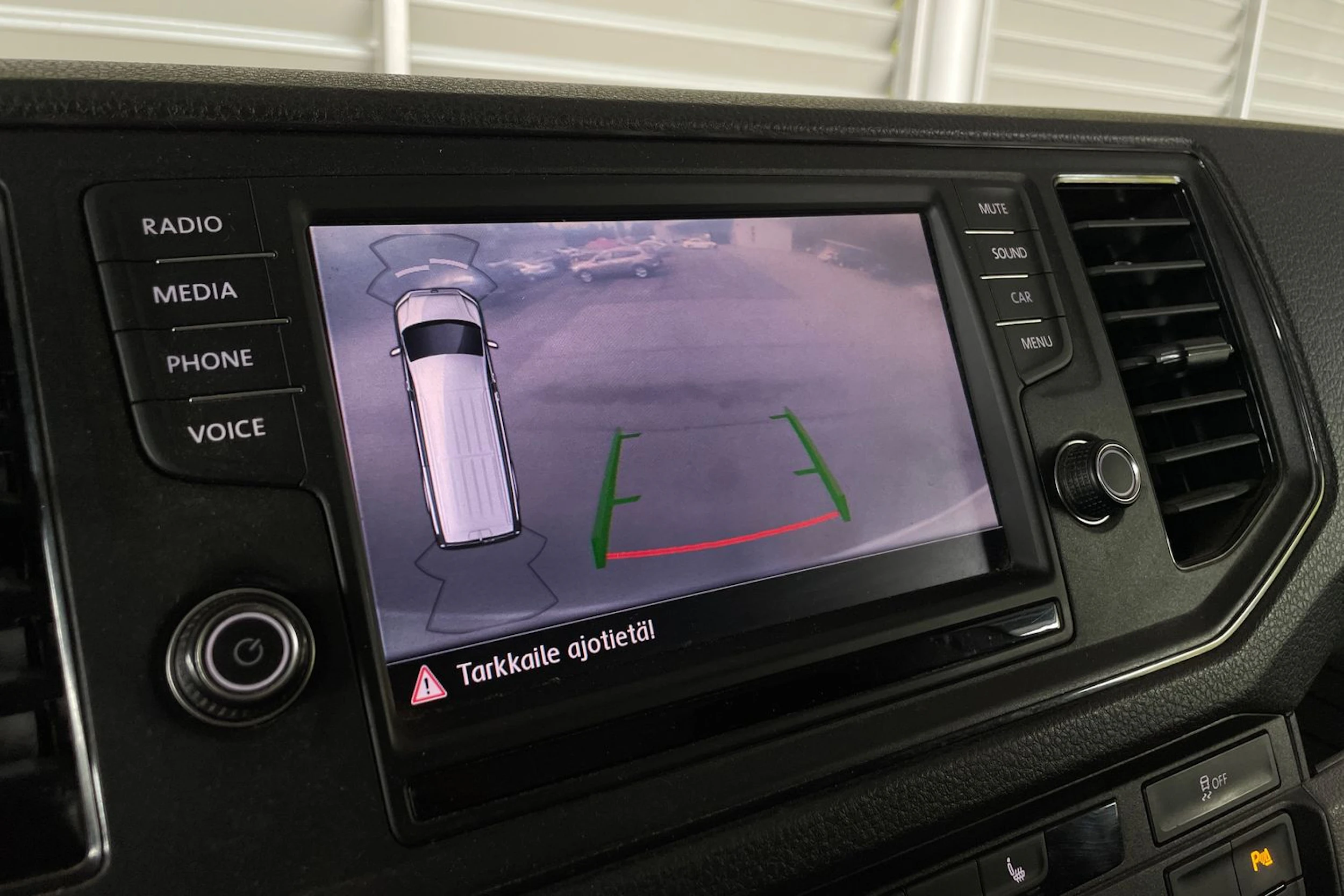 valkoinen Volkswagen Crafter 2019 kuva 16.