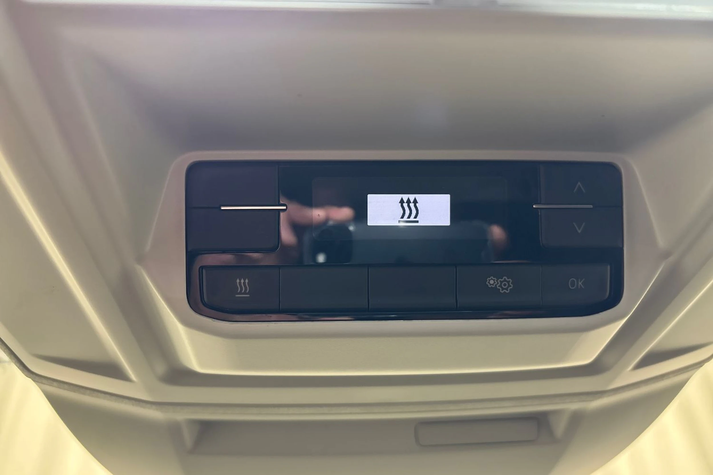 valkoinen Volkswagen Crafter 2019 kuva 28.