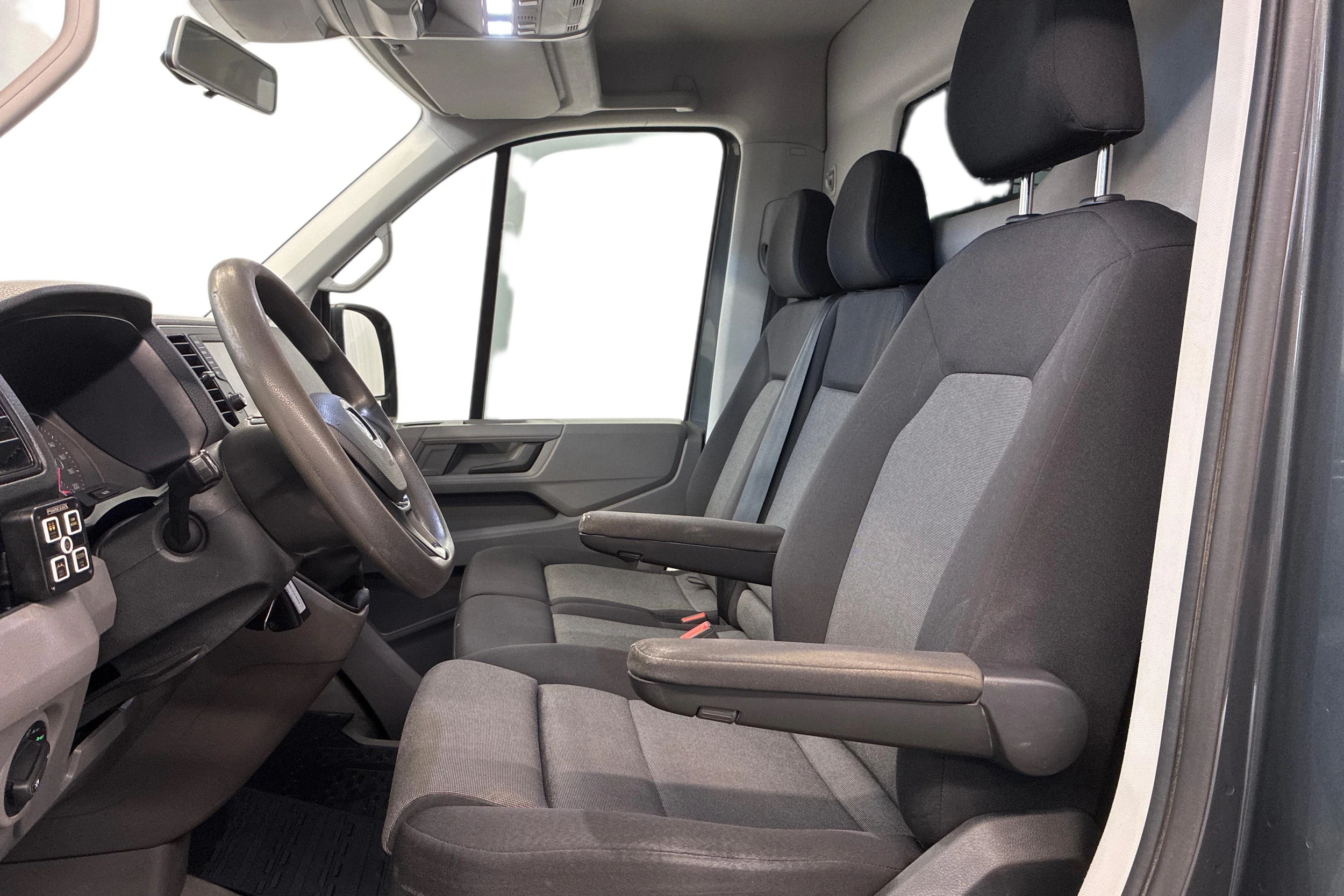 harmaa Volkswagen Crafter 2019 kuva 7.