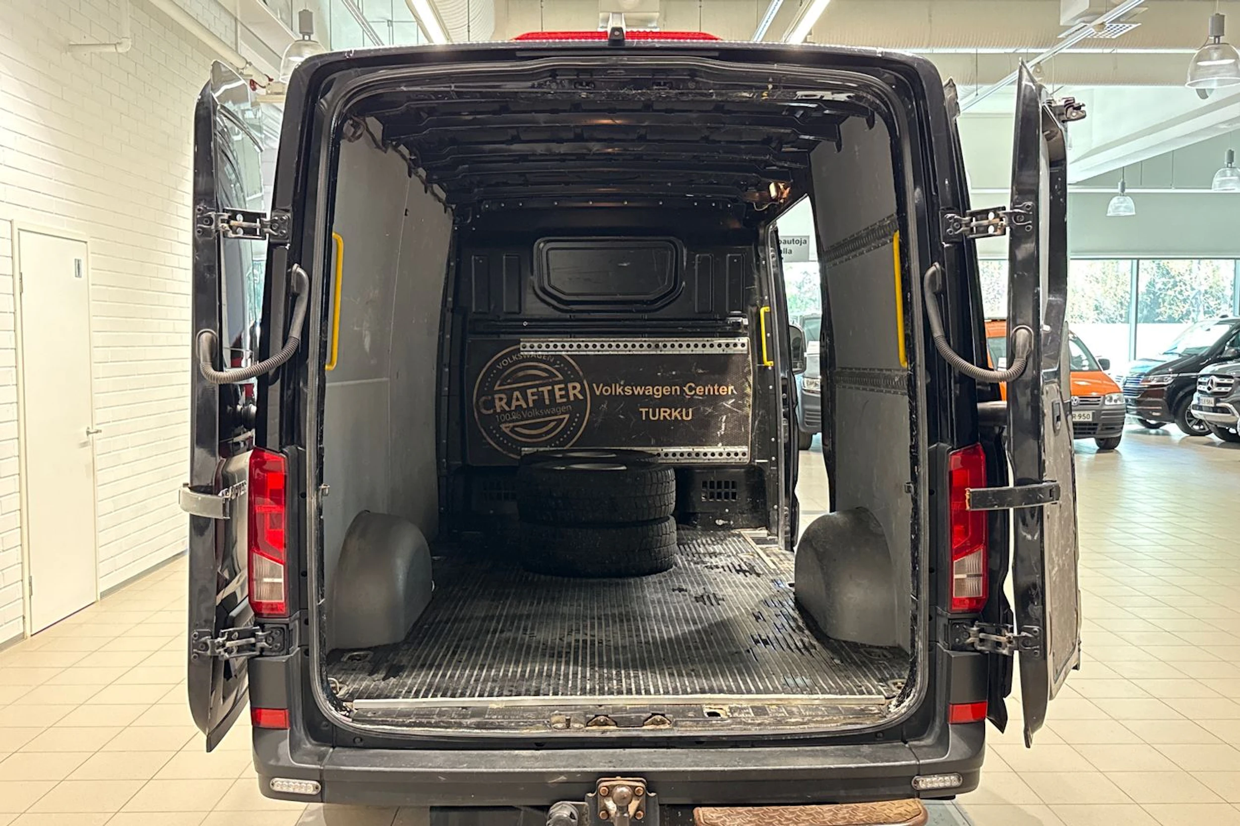 Musta Volkswagen CRAFTER 2019 kuva 15.