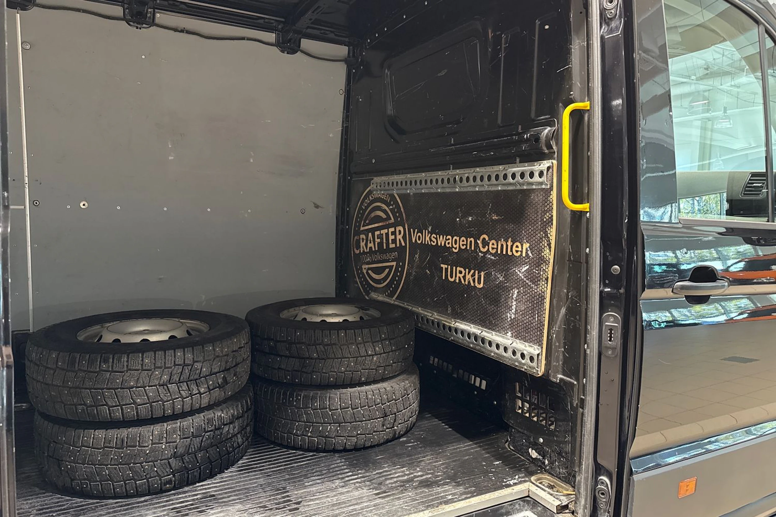 Musta Volkswagen CRAFTER 2019 kuva 16.