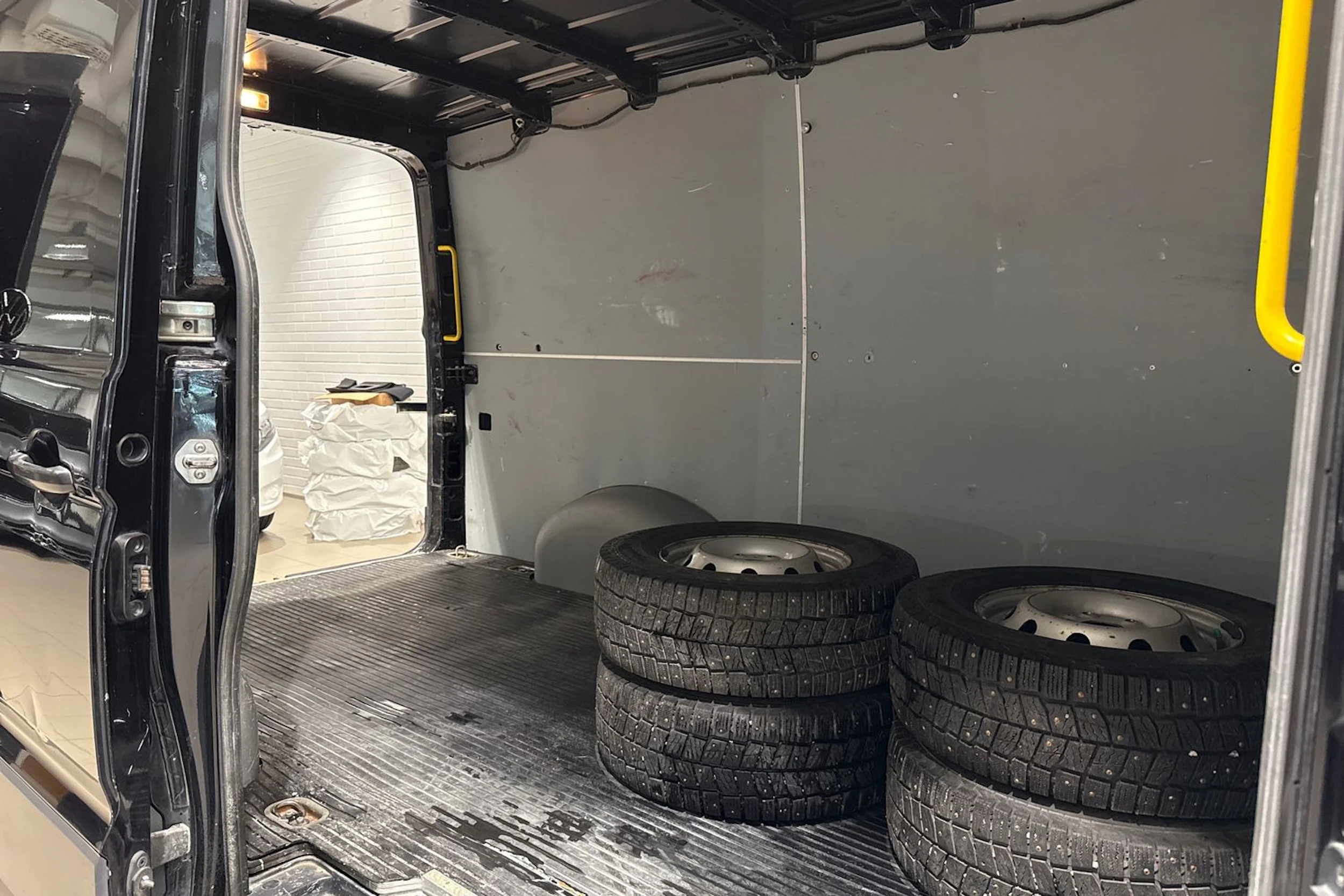 Musta Volkswagen CRAFTER 2019 kuva 17.