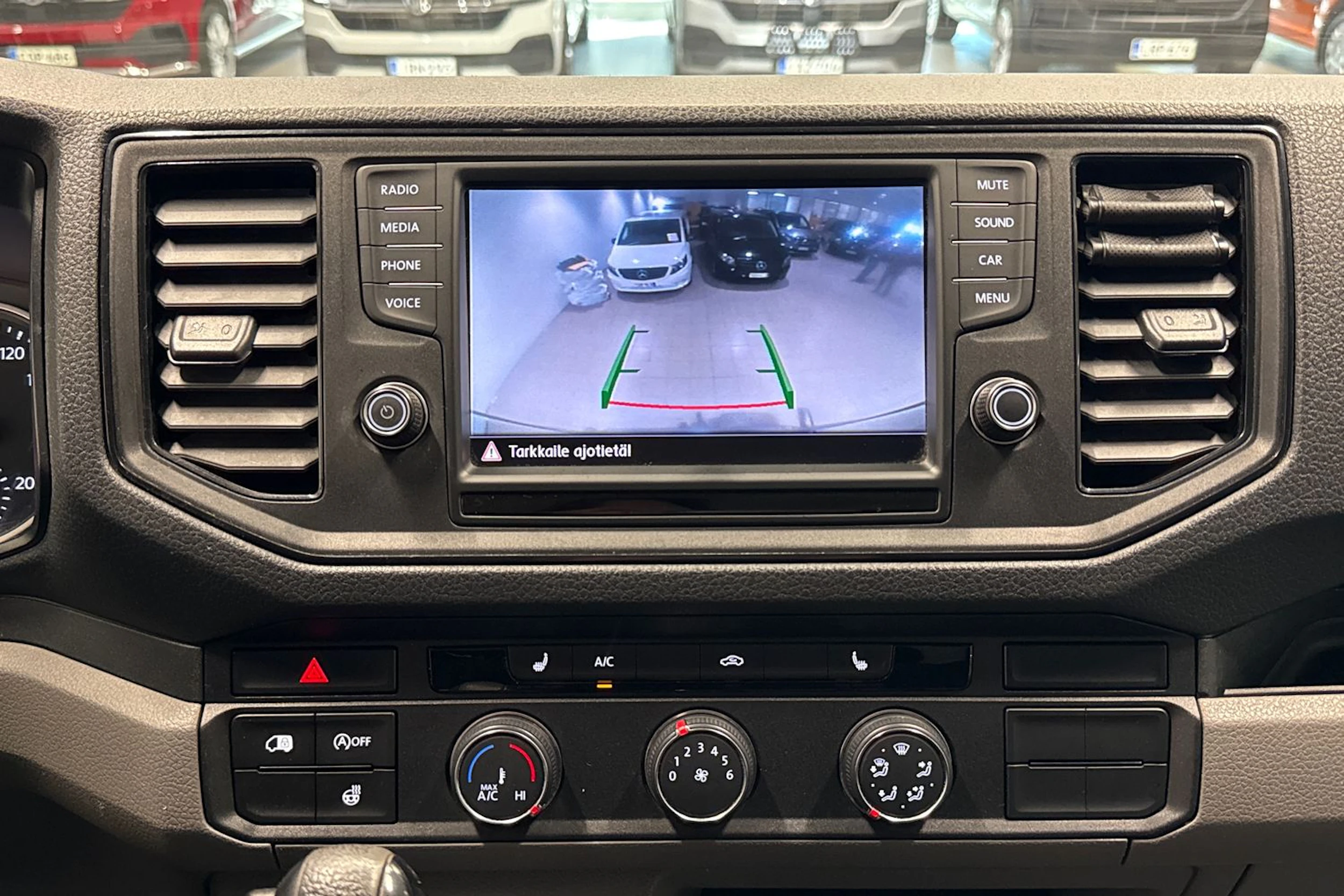 Musta Volkswagen CRAFTER 2019 kuva 18.