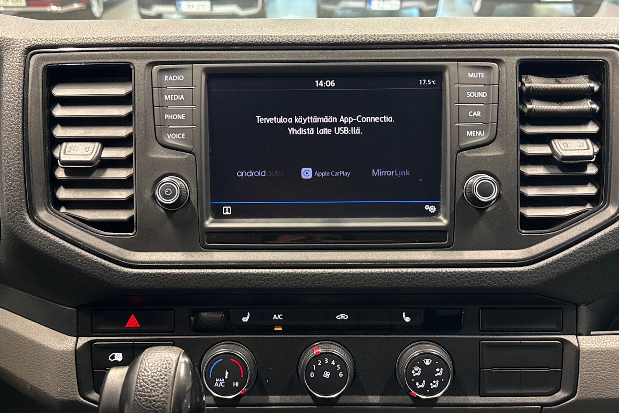 Musta Volkswagen CRAFTER 2019 kuva 19.