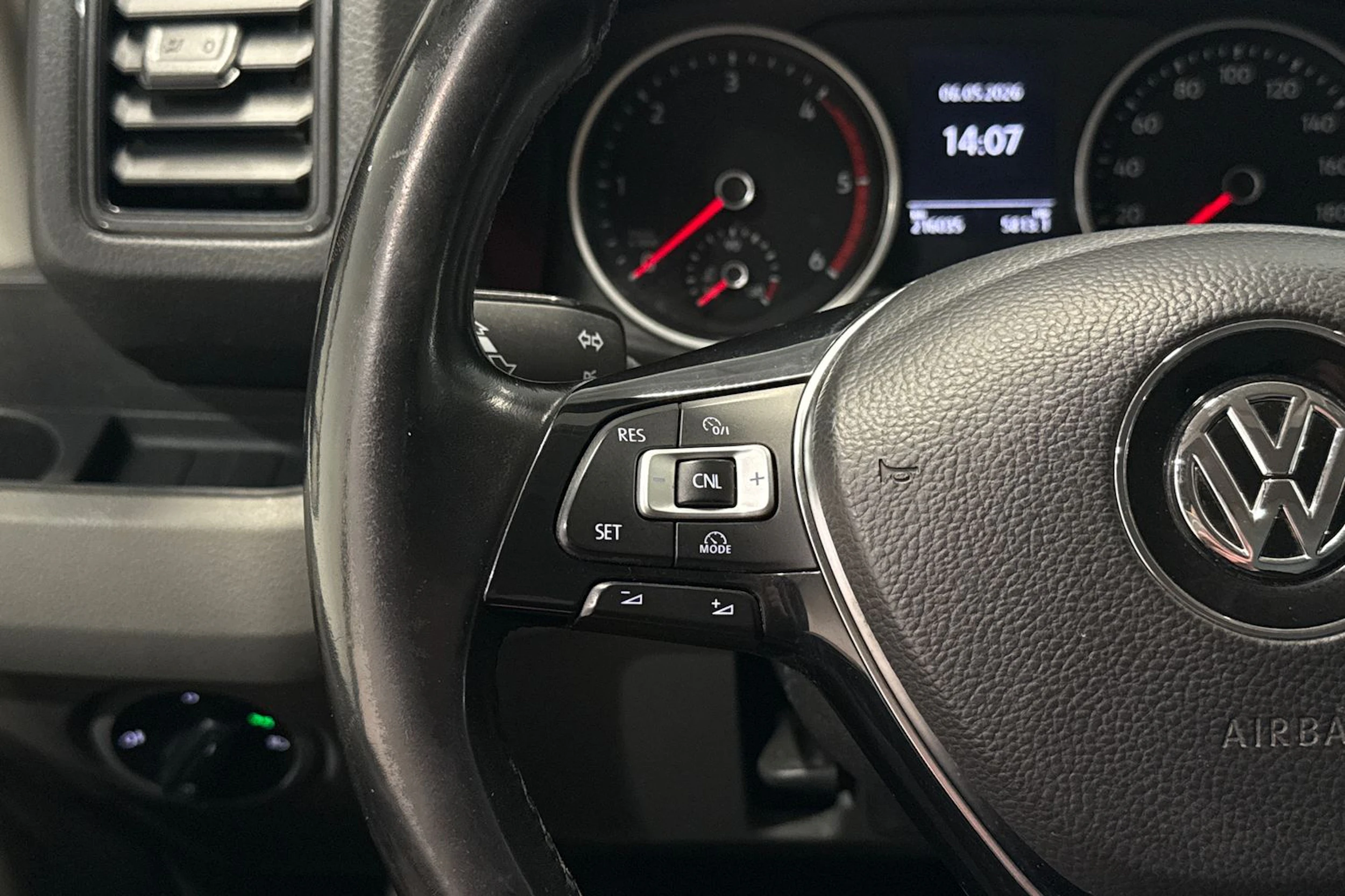 Musta Volkswagen CRAFTER 2019 kuva 20.