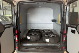 harmaa Volkswagen Crafter 2019 kuva 7.