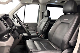 harmaa Volkswagen Crafter 2019 kuva 8.