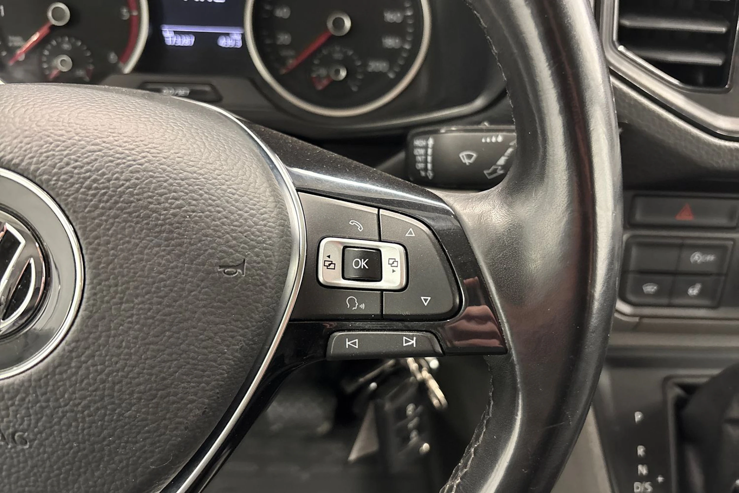 harmaa Volkswagen Crafter 2019 kuva 12.