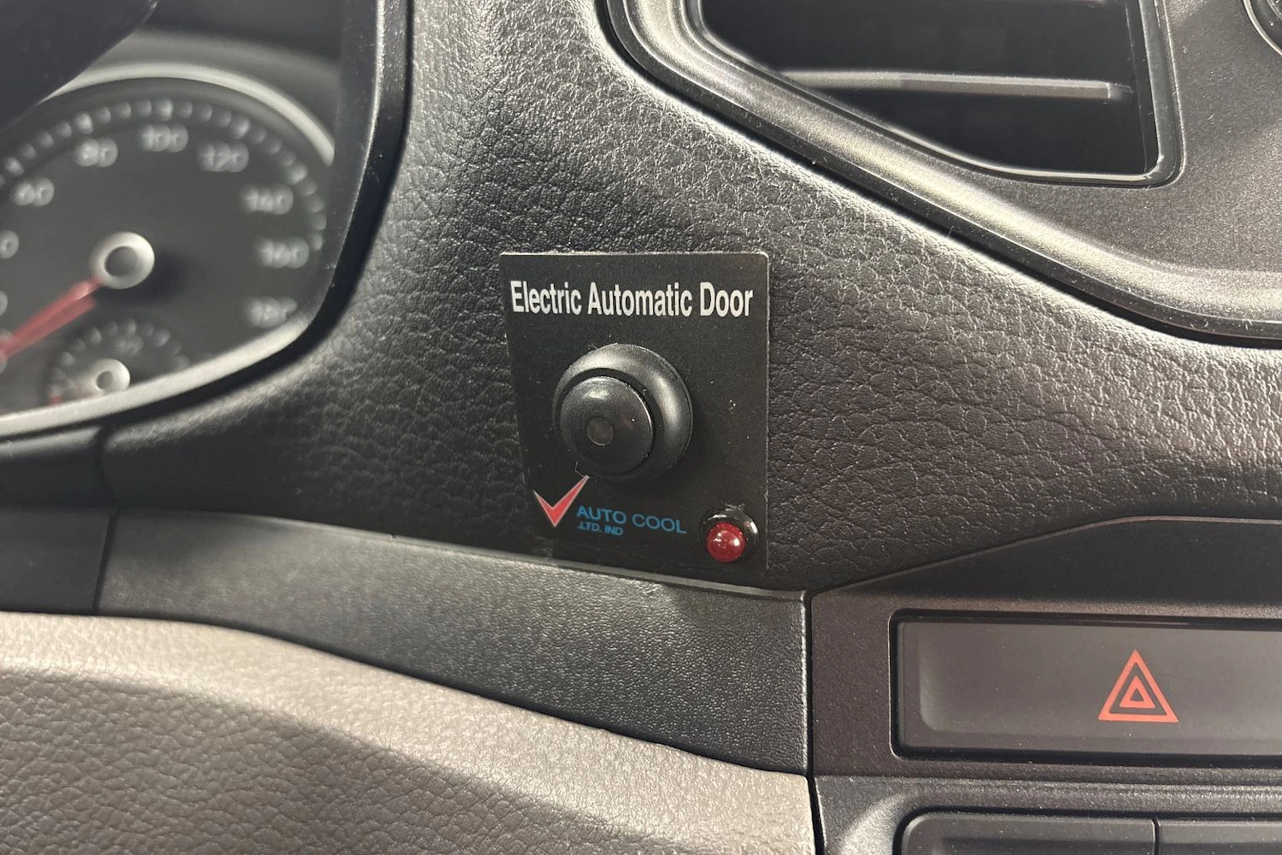 harmaa Volkswagen Crafter 2019 kuva 25.