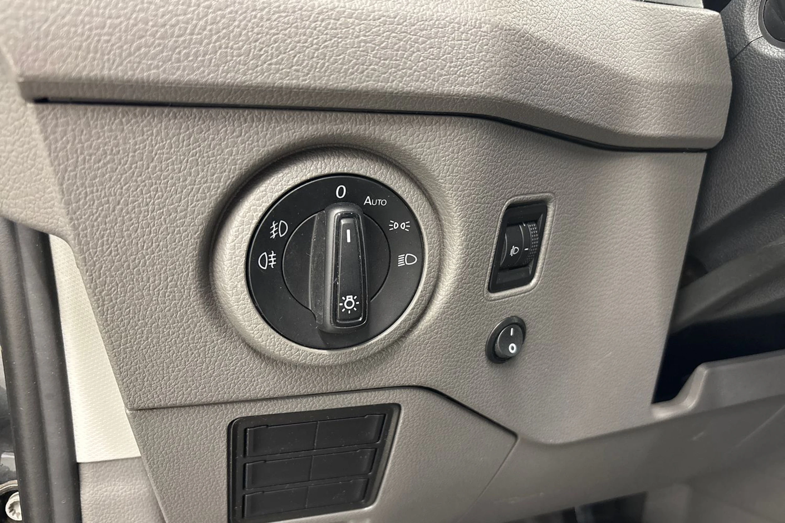 harmaa Volkswagen Crafter 2019 kuva 26.