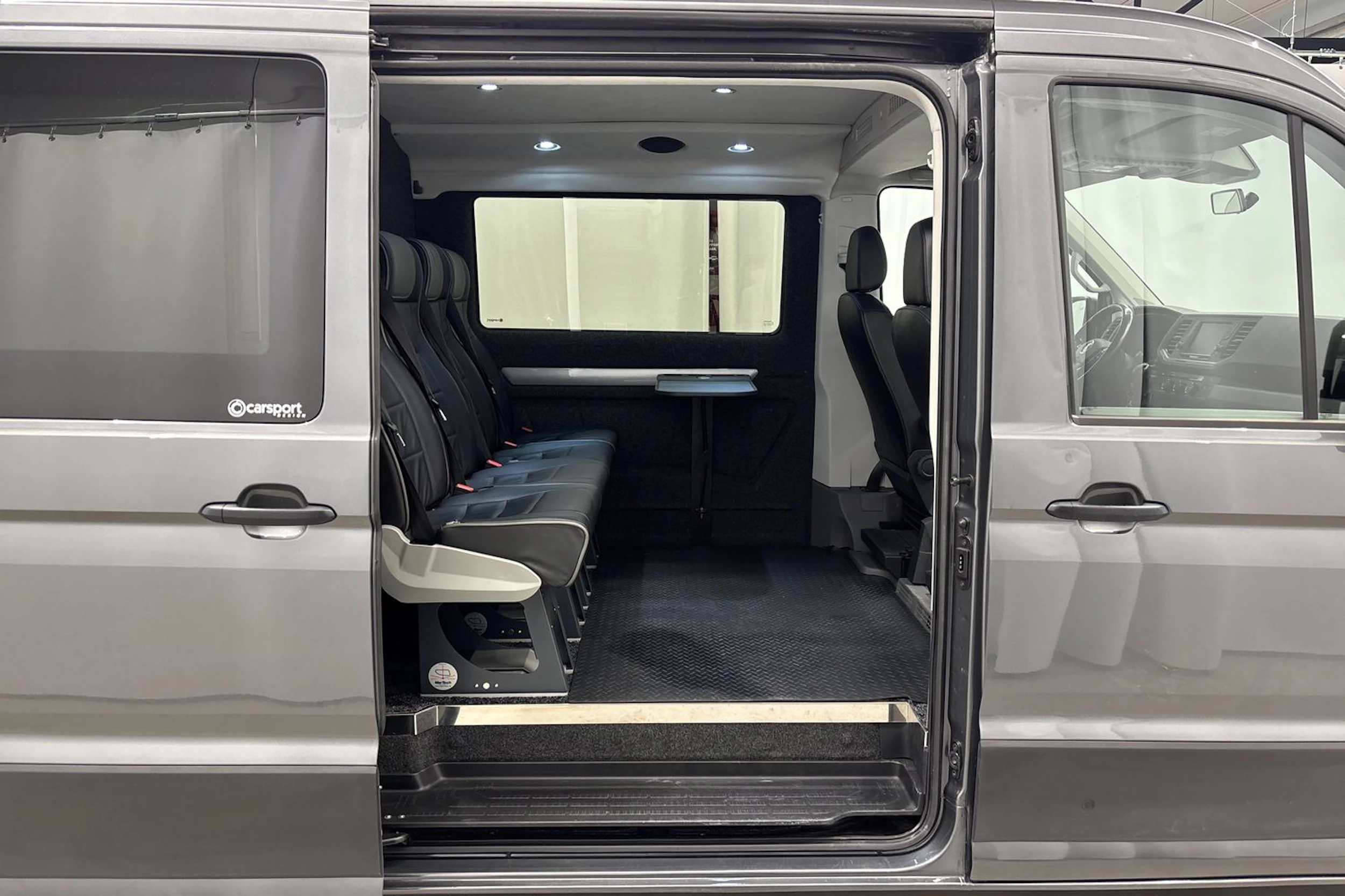 harmaa Volkswagen Crafter 2019 kuva 28.