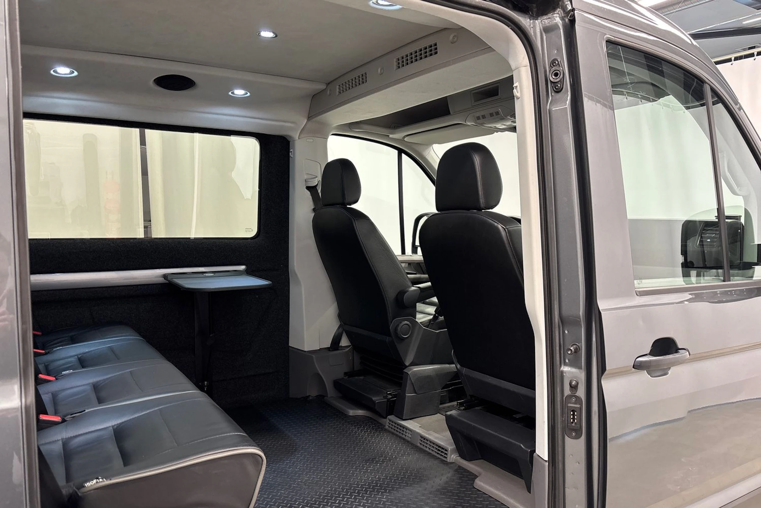 harmaa Volkswagen Crafter 2019 kuva 29.