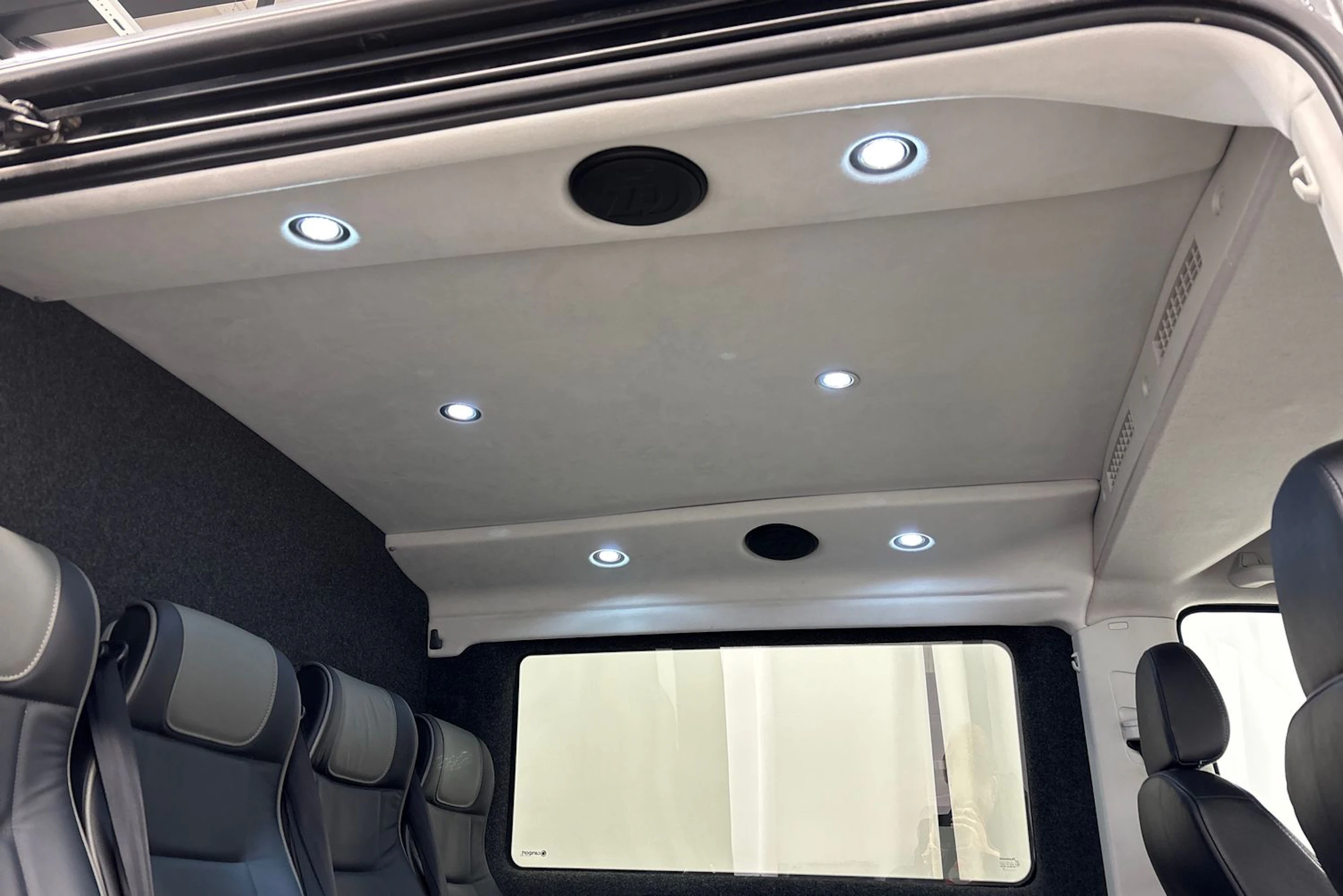 harmaa Volkswagen Crafter 2019 kuva 32.