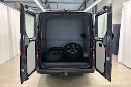 harmaa Volkswagen Crafter 2019 kuva 33.