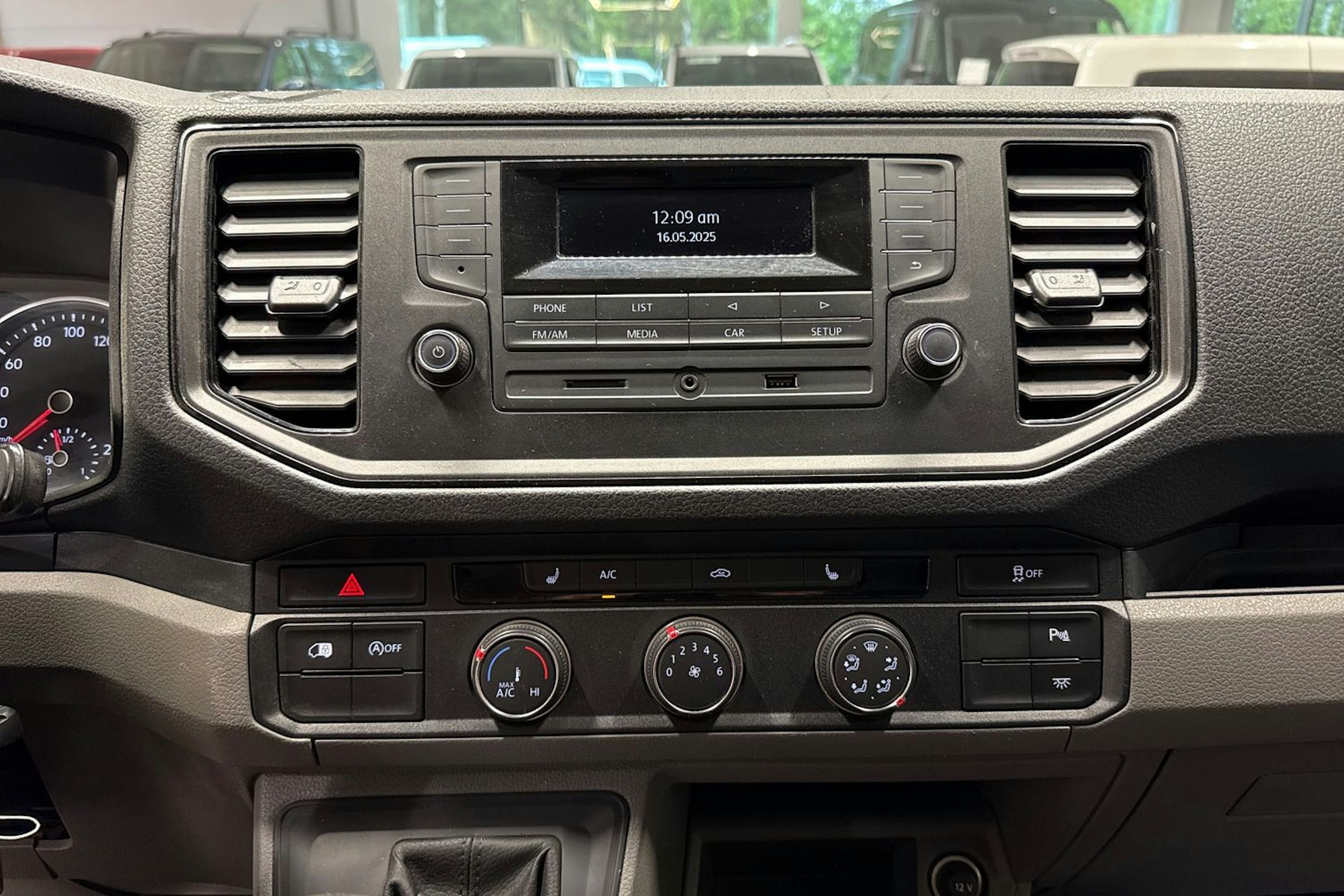 Harmaa Volkswagen CRAFTER 2019 kuva 18.