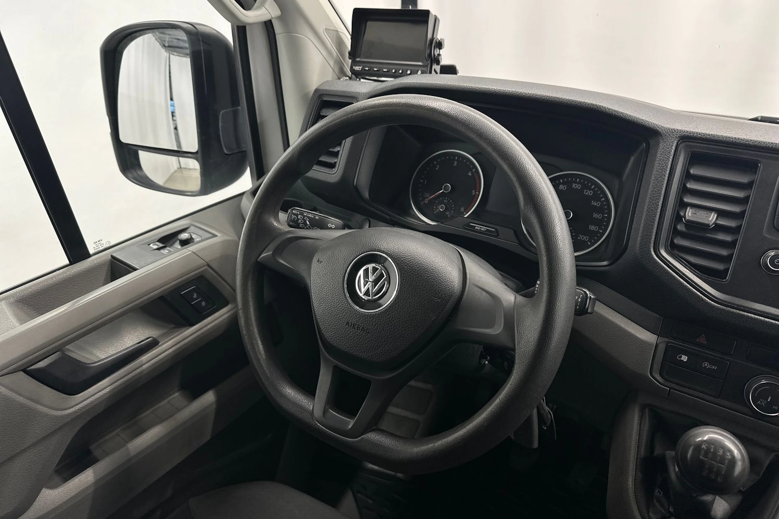 valkoinen Volkswagen Crafter 2019 kuva 10.