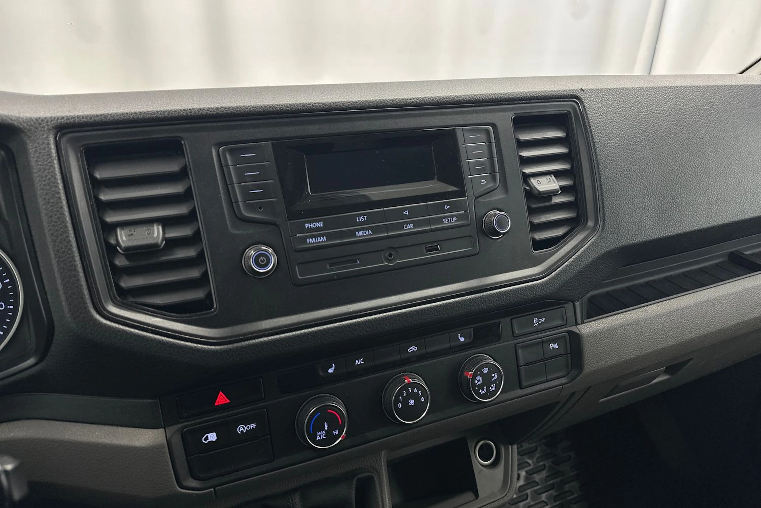 valkoinen Volkswagen Crafter 2019 kuva 12.