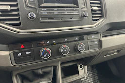 valkoinen Volkswagen Crafter 2019 kuva 13.