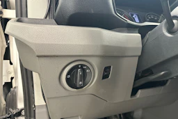 valkoinen Volkswagen Crafter 2019 kuva 16.