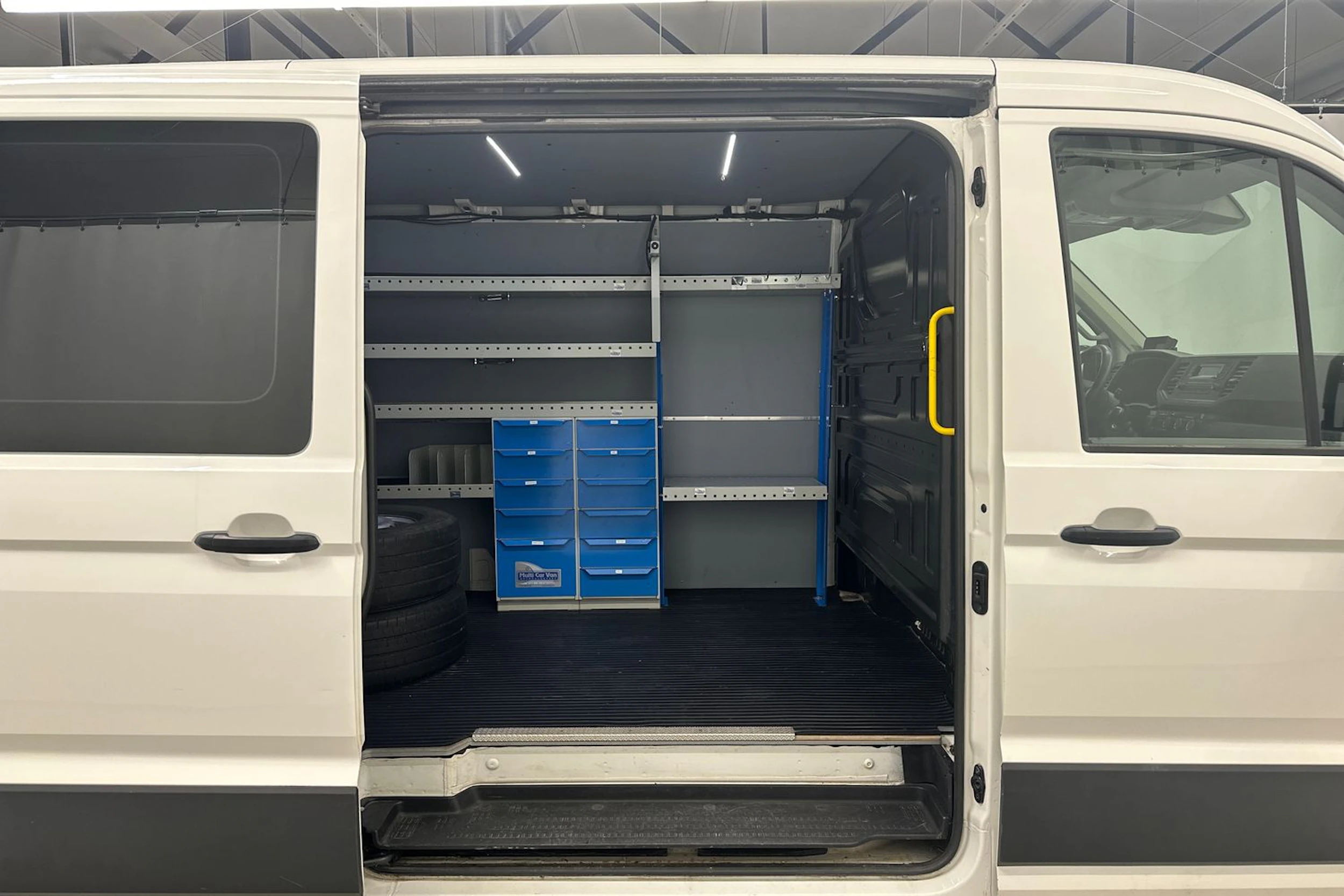 valkoinen Volkswagen Crafter 2019 kuva 17.