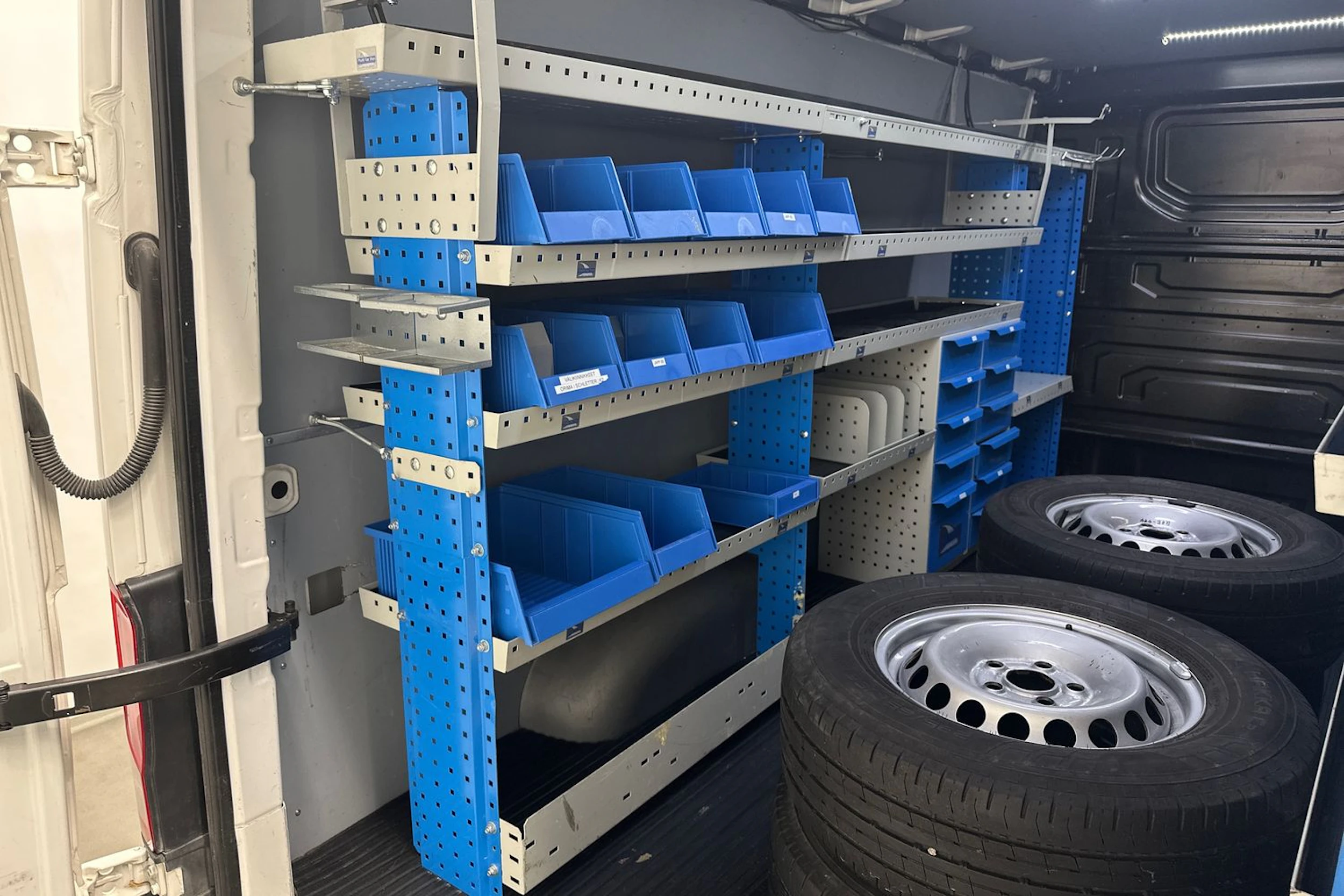 valkoinen Volkswagen Crafter 2019 kuva 20.