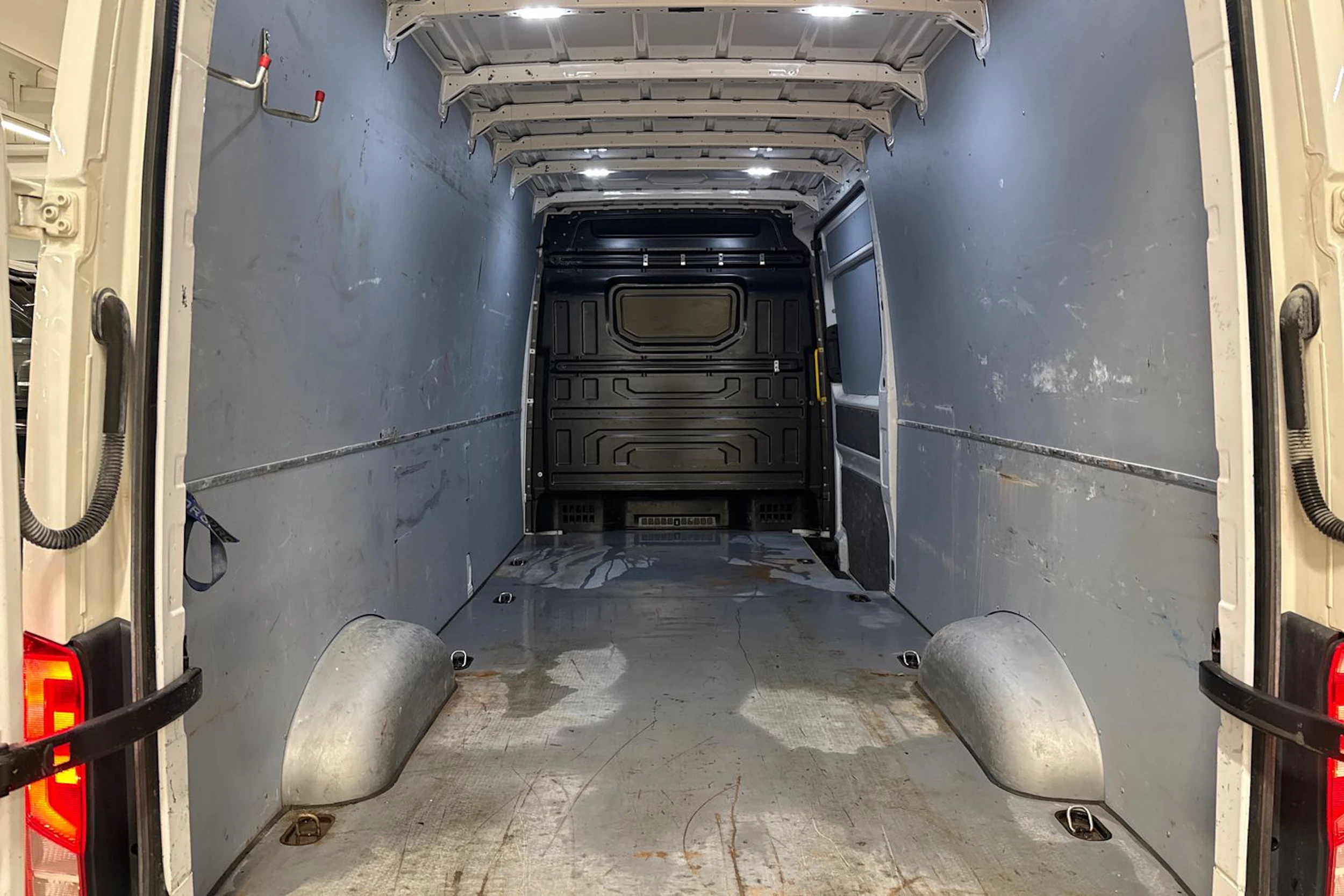 valkoinen Volkswagen Crafter 2019 kuva 15.