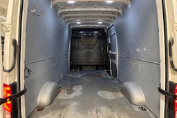valkoinen Volkswagen Crafter 2019 kuva 15.