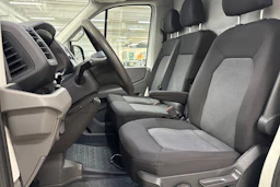 valkoinen Volkswagen Crafter 2019 kuva 16.