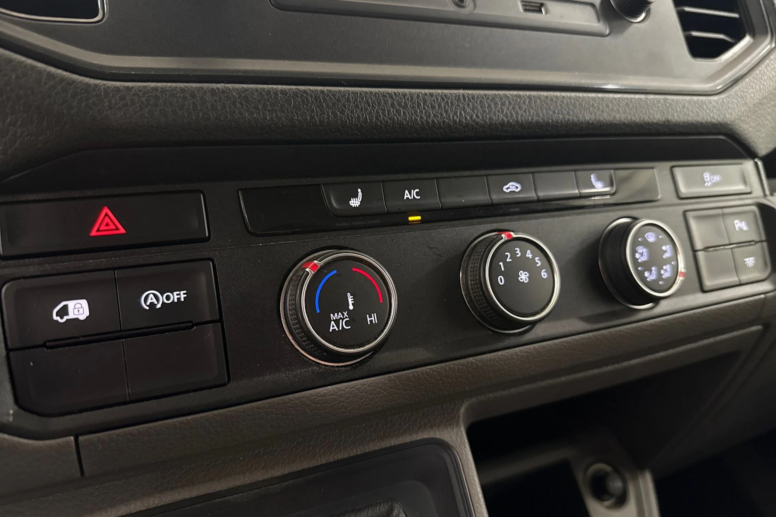 valkoinen Volkswagen Crafter 2019 kuva 21.