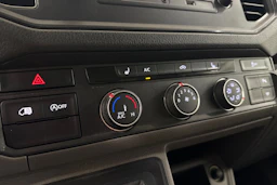 valkoinen Volkswagen Crafter 2019 kuva 21.