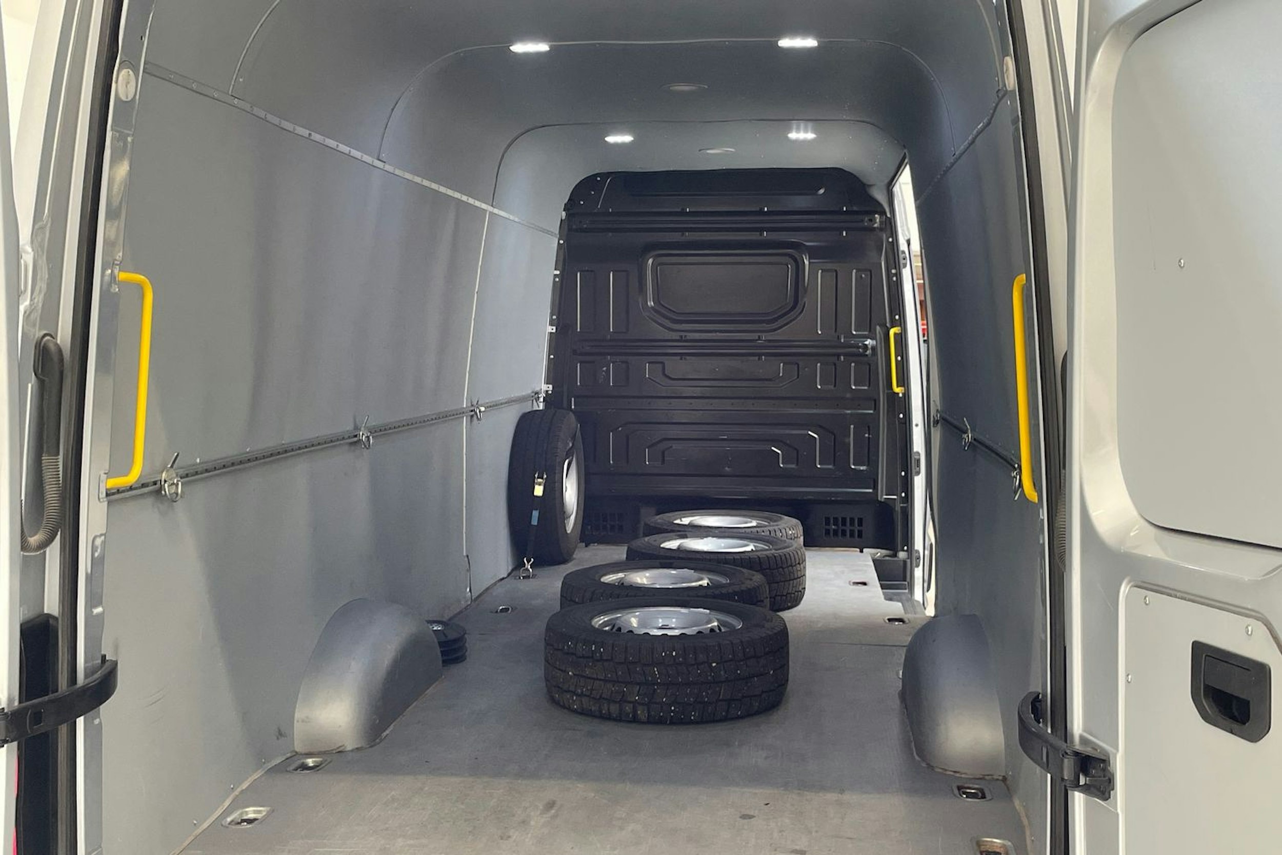 met. hopea Volkswagen Crafter 2019 kuva 15.