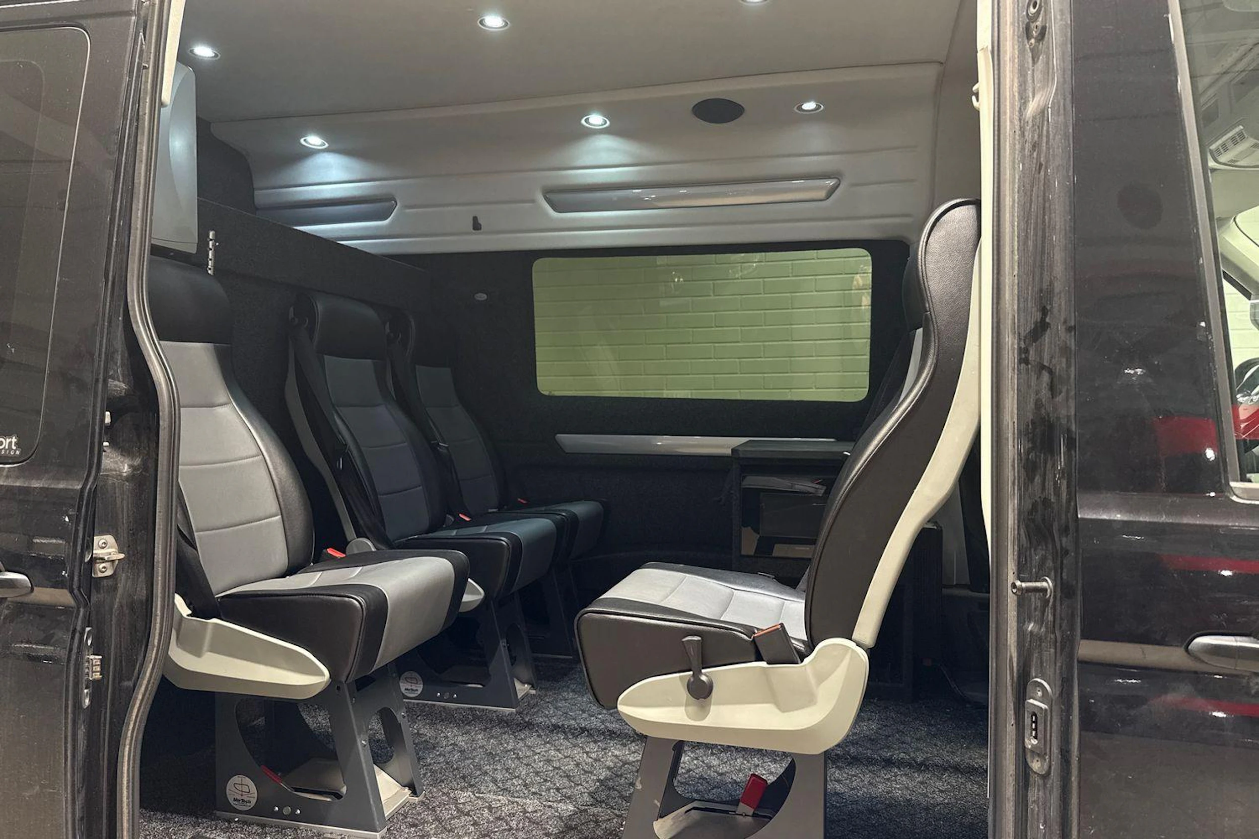 Musta Volkswagen CRAFTER 2019 kuva 3.