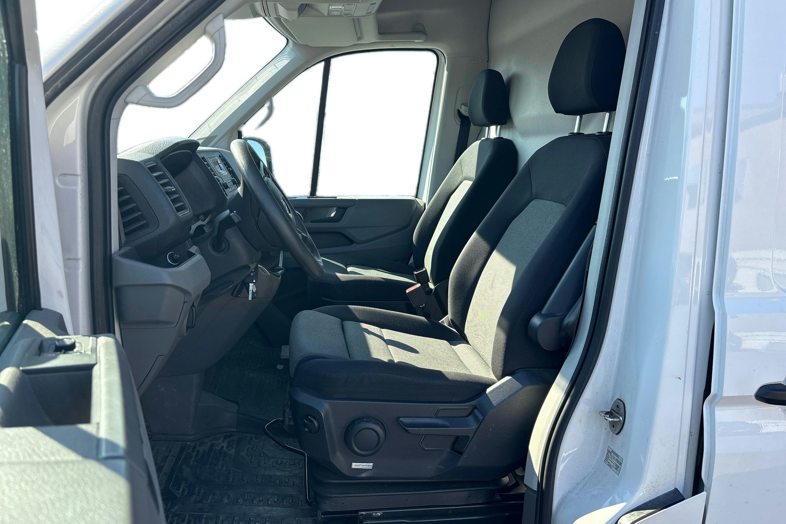 valkoinen Volkswagen Crafter 2019 kuva 3.
