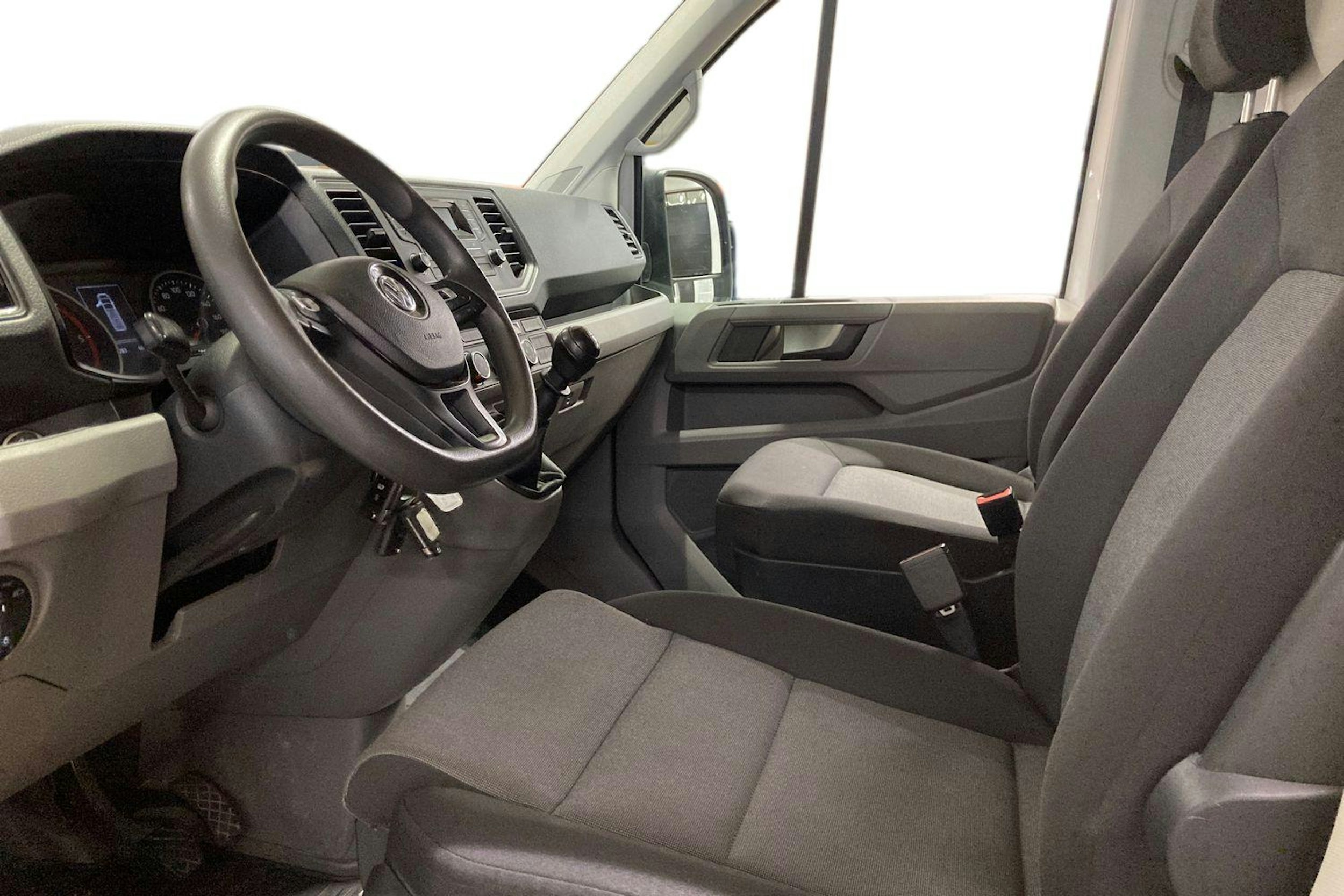 valkoinen Volkswagen Crafter 2019 kuva 6.